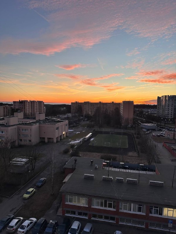 Красивый закат из новой квартиры, переезжаю, поэтому чуть